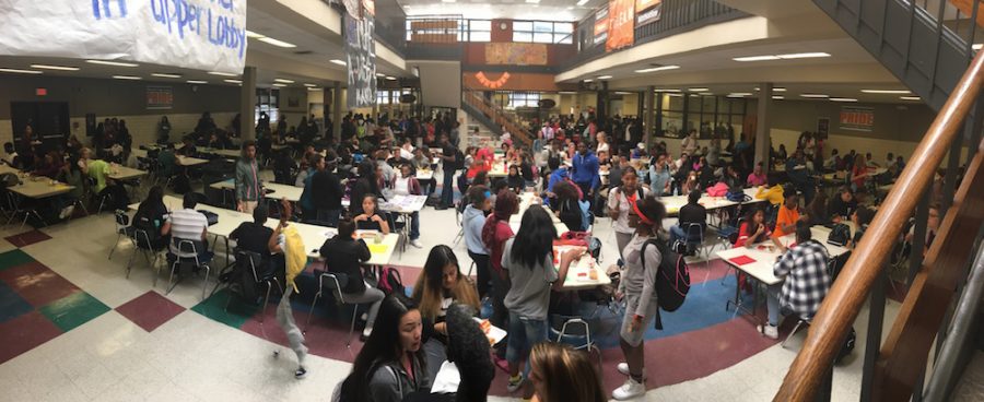 Ritenour+students+in+the+cafeteria+during+lunches.+