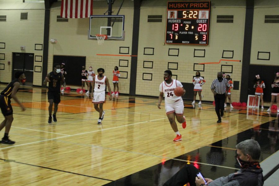 Senior Rozzell Warren brings the ball up the court in a game against Hazelwood East on February 11.